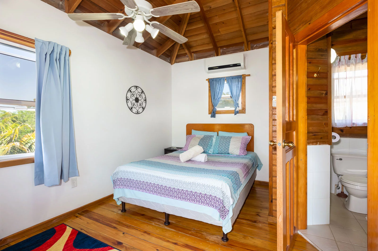 https://roatan-guavagrove.com/wp-content/uploads/2020/02/places-to-stay-in-roatan.jpg